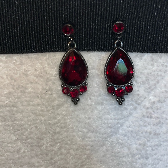 Vintage Red Stone Earrings - Picture 6 of 7